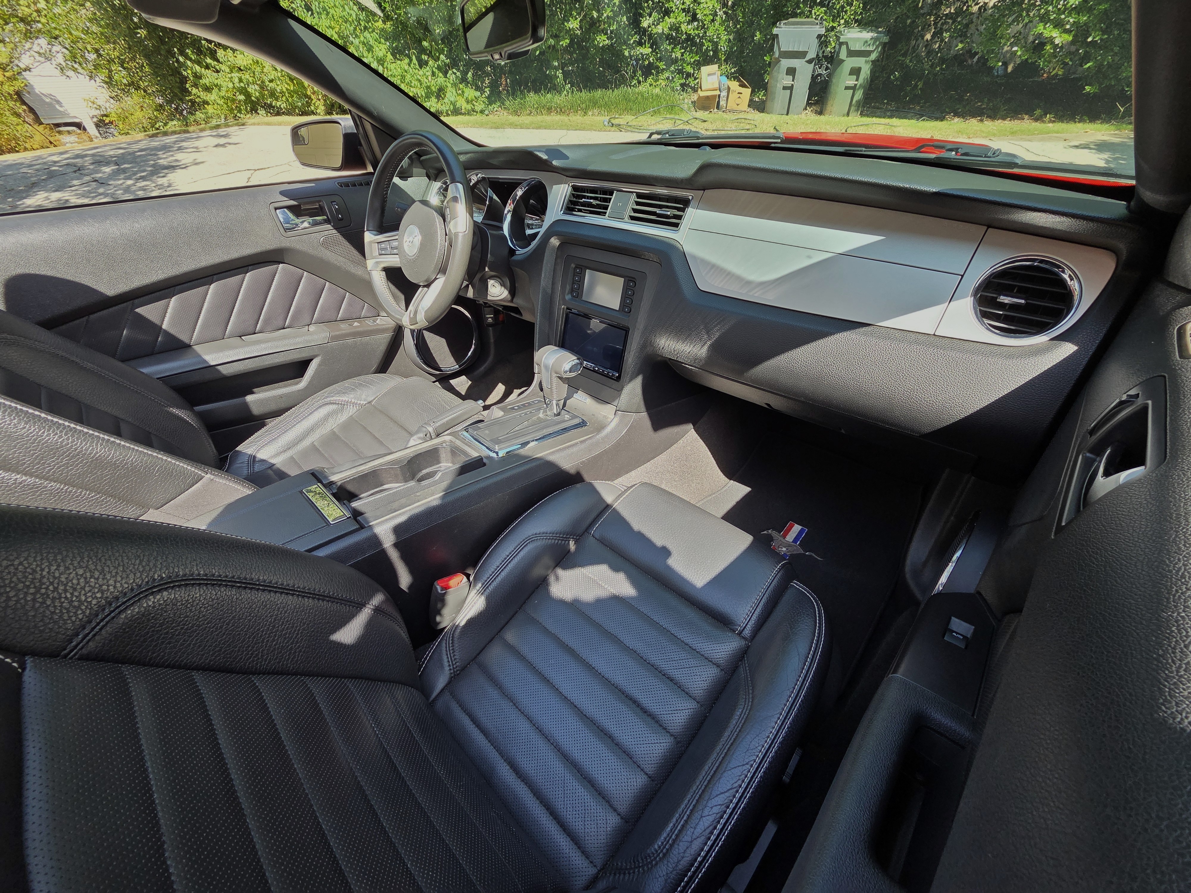 Used 2012 Ford Mustang Premium w/ Electronics Pkg RWD image 11