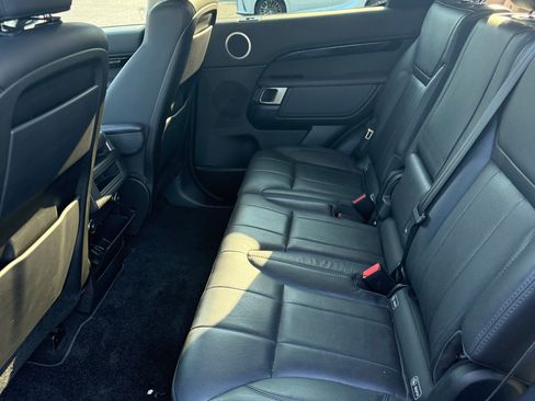 Used 2020 Land Rover Discovery SE AWD/4WD image 12