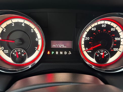 Used 2016 Dodge Grand Caravan SXT w/ UConnect Hands-Free Group image 4