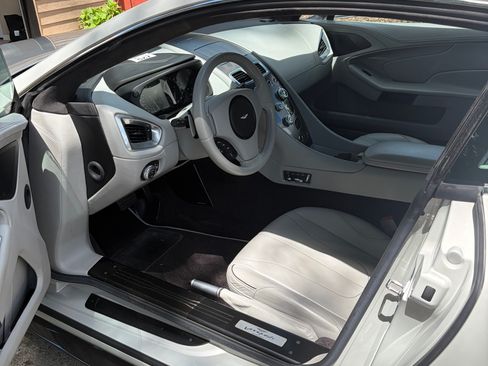 Used 2016 Aston Martin Vanquish Coupe RWD image 25