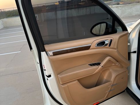 Used 2012 Porsche Cayenne S image 22