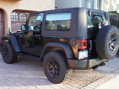 Used 2012 Jeep Wrangler Sport w/ Connectivity Group AWD/4WD image 2