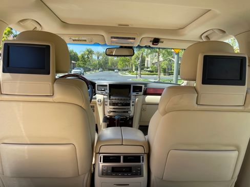 Used 2014 Lexus LX 570 4WD image 10