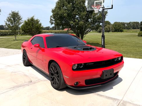 Used 2016 Dodge Challenger R/T Plus RWD image 4