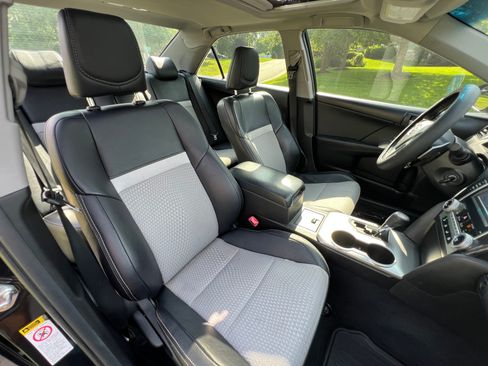 Used 2014 Toyota Camry SE FWD image 14