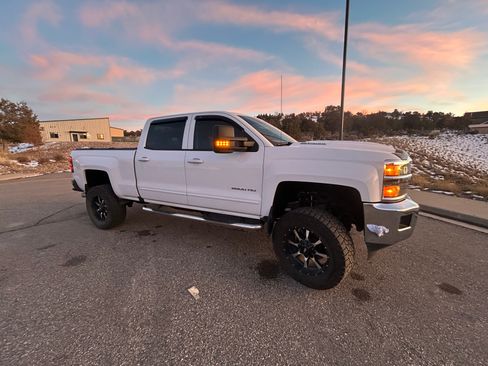 Used 2019 Chevrolet Silverado 2500 LT image 1