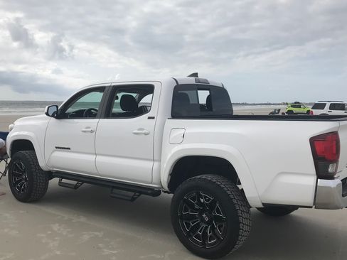 Used 2019 Toyota Tacoma SR5 image 1