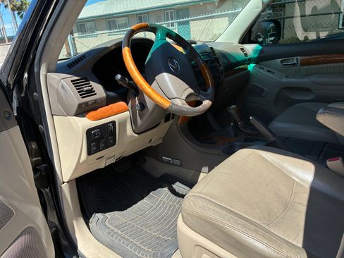 Used 2005 Lexus GX 470 w/ Preferred Accessory Pkg AWD/4WD image 8
