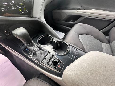 Used 2019 Toyota Camry LE FWD image 23