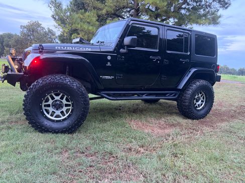 Used 2015 Jeep Wrangler Unlimited Rubicon AWD/4WD image 1