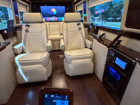 Used 2014 Mercedes-Benz Sprinter 2500 image 9
