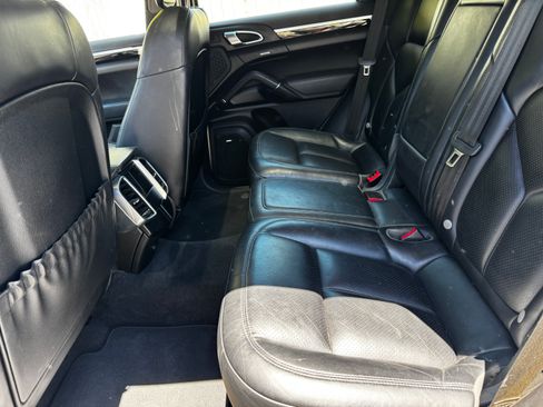 Used 2018 Porsche Cayenne Platinum Edition AWD/4WD image 9