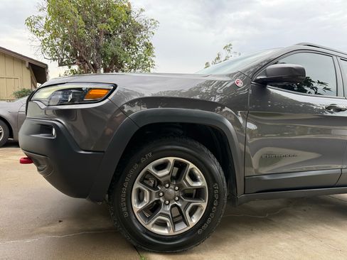 Used 2019 Jeep Cherokee Trailhawk w/ Comfort/Convenience Group image 4