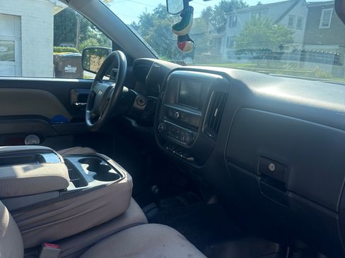 Used 2018 Chevrolet Silverado 1500 W/T w/ WT Convenience Package AWD/4WD image 8