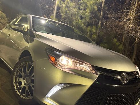 Used 2015 Toyota Camry XSE w/ Moonroof Package image 1