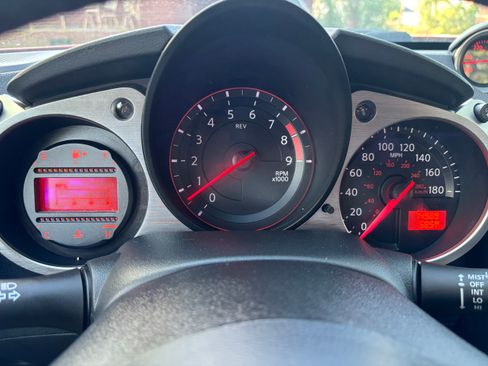 Used 2017 Nissan 370Z Coupe RWD image 8
