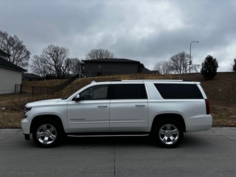 Used 2017 Chevrolet Suburban Premier image 1