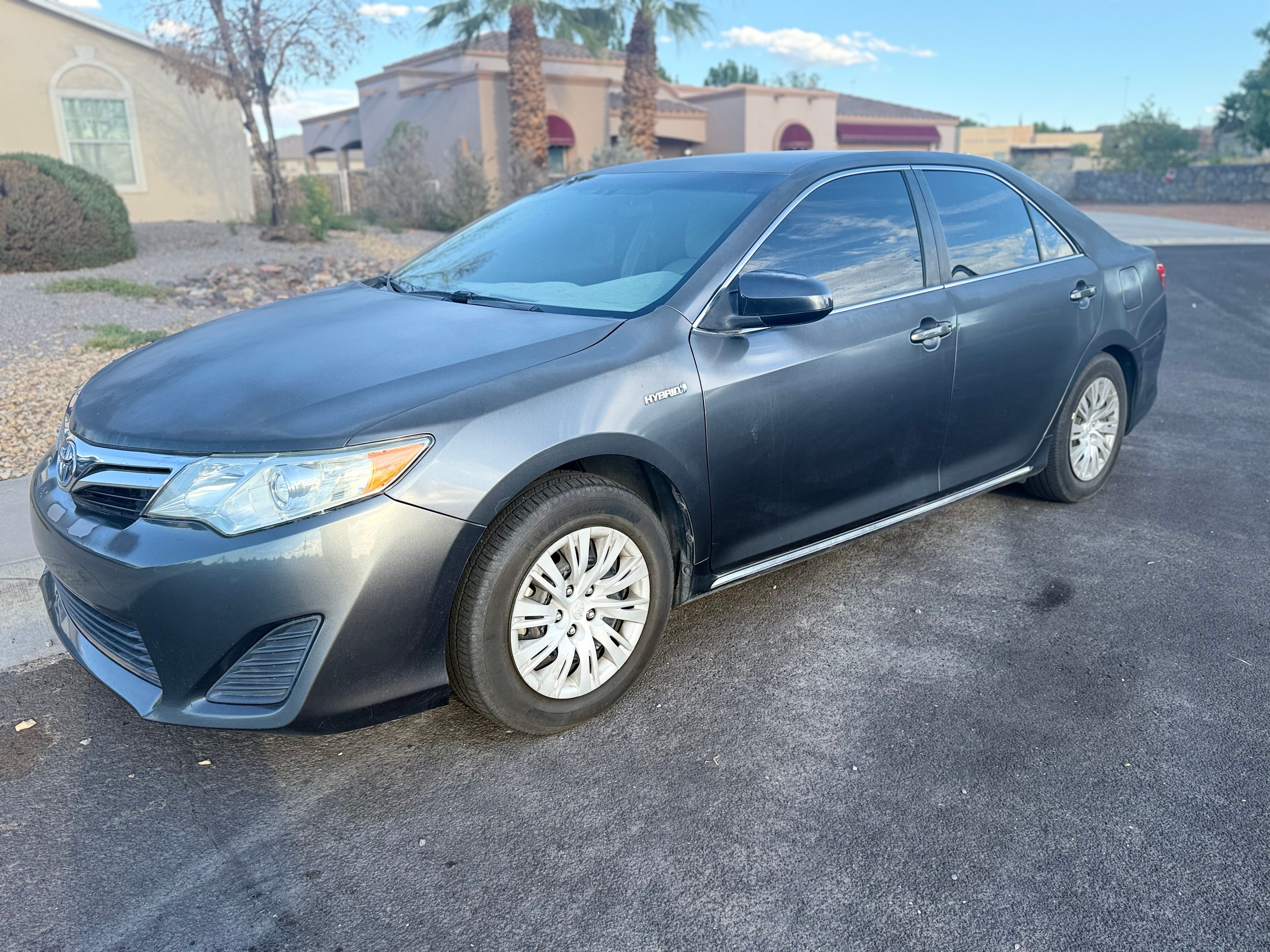 Used 2012 Toyota Camry LE FWD image 2