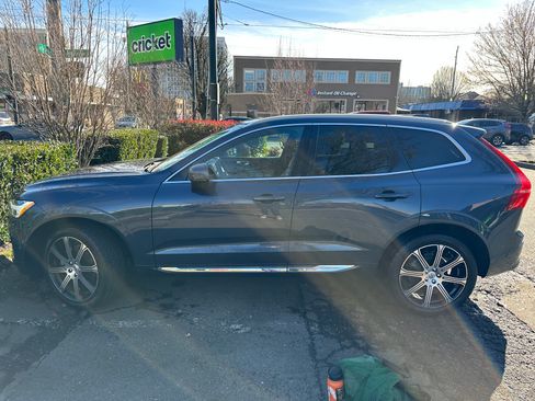 Used 2021 Volvo XC60 T5 Inscription w/ Protection Package Premier image 2