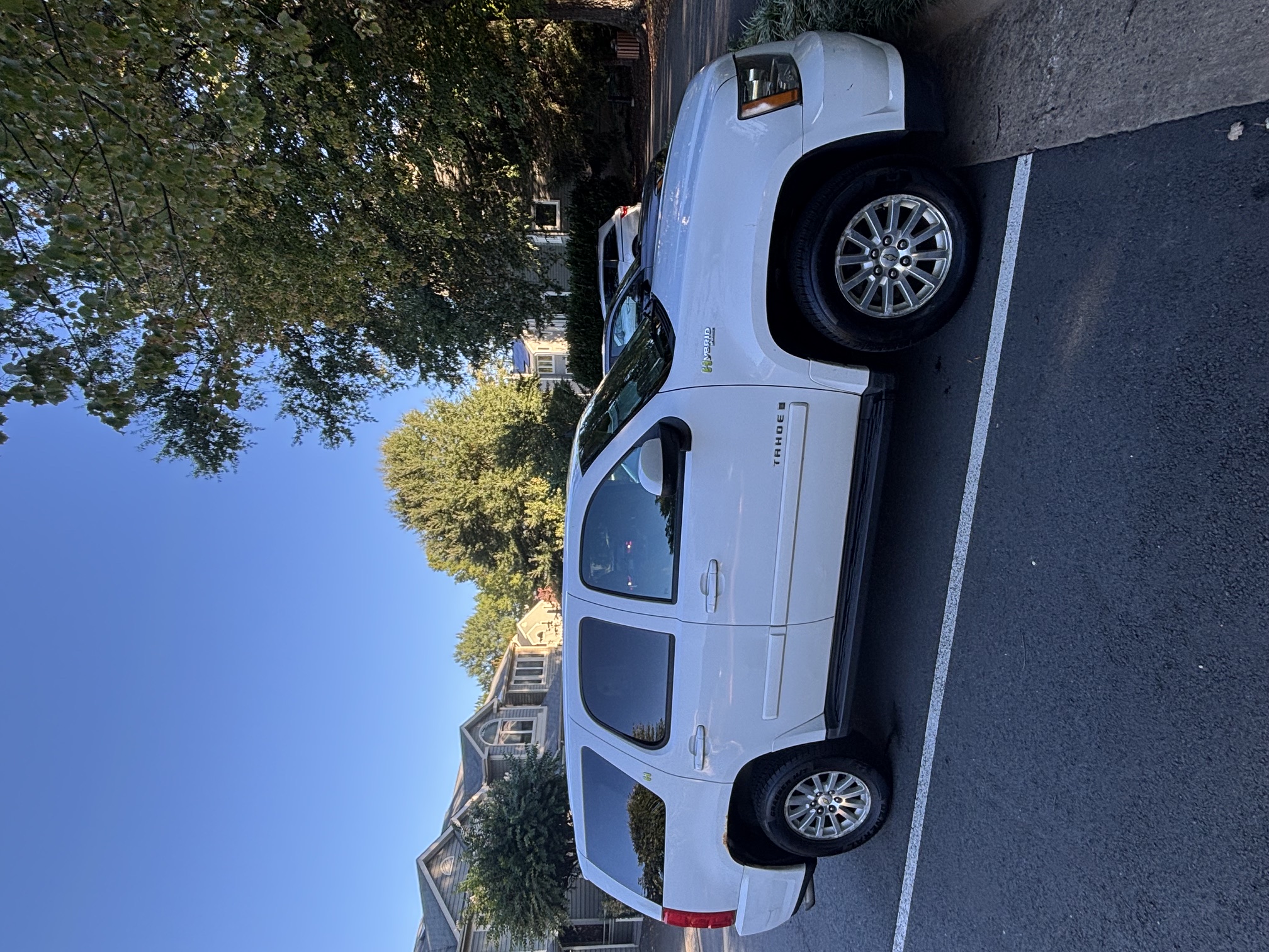 Used 2008 Chevrolet Tahoe 4WD Hybrid image 1
