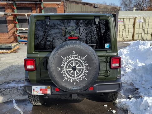 Used 2021 Jeep Wrangler Unlimited Sahara image 2