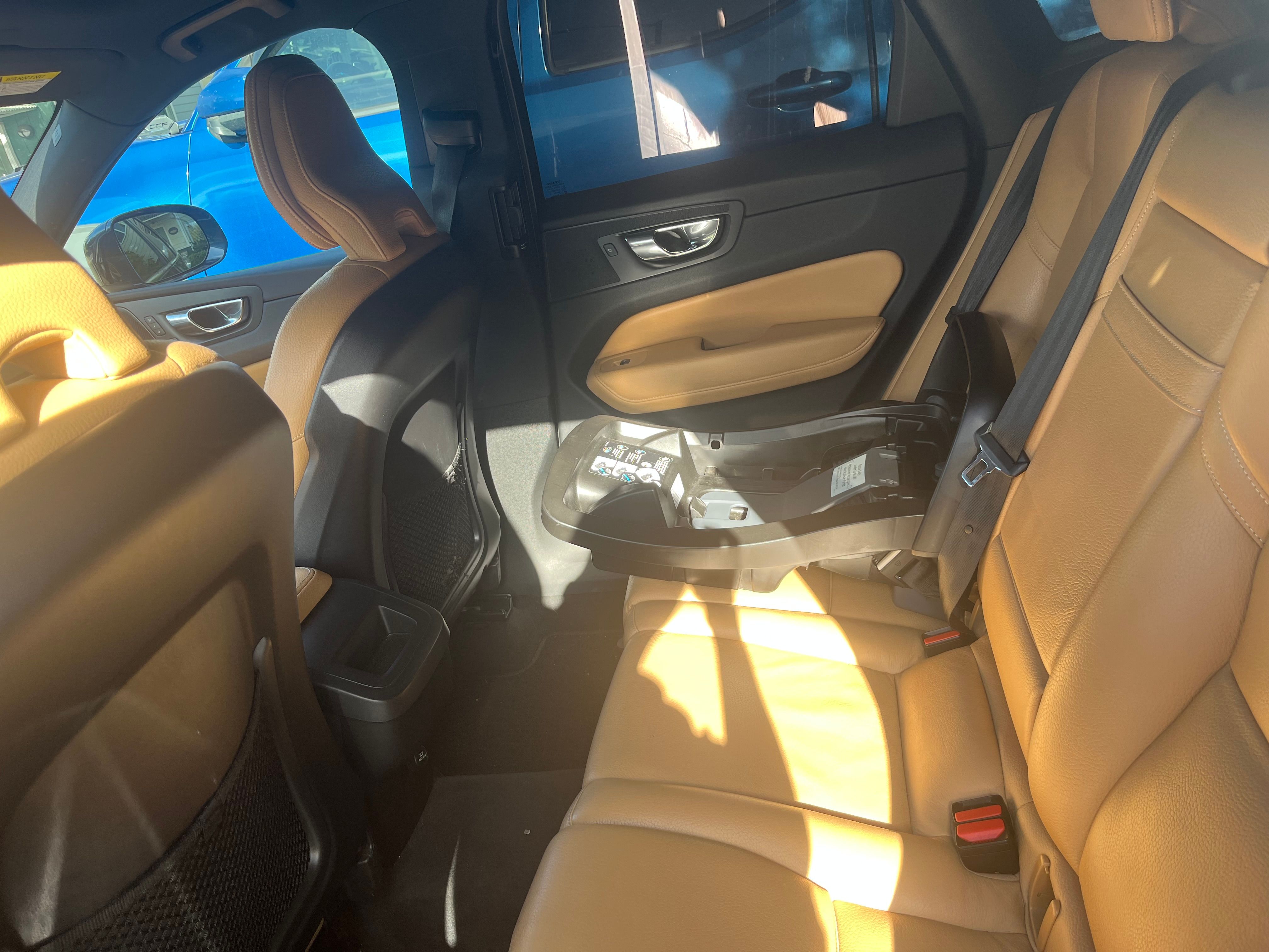 Used 2019 Volvo XC60 T6 Momentum w/ Advanced Package AWD/4WD image 5