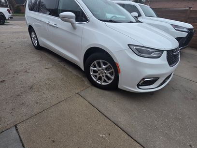 Used 2022 Chrysler Pacifica Touring-L