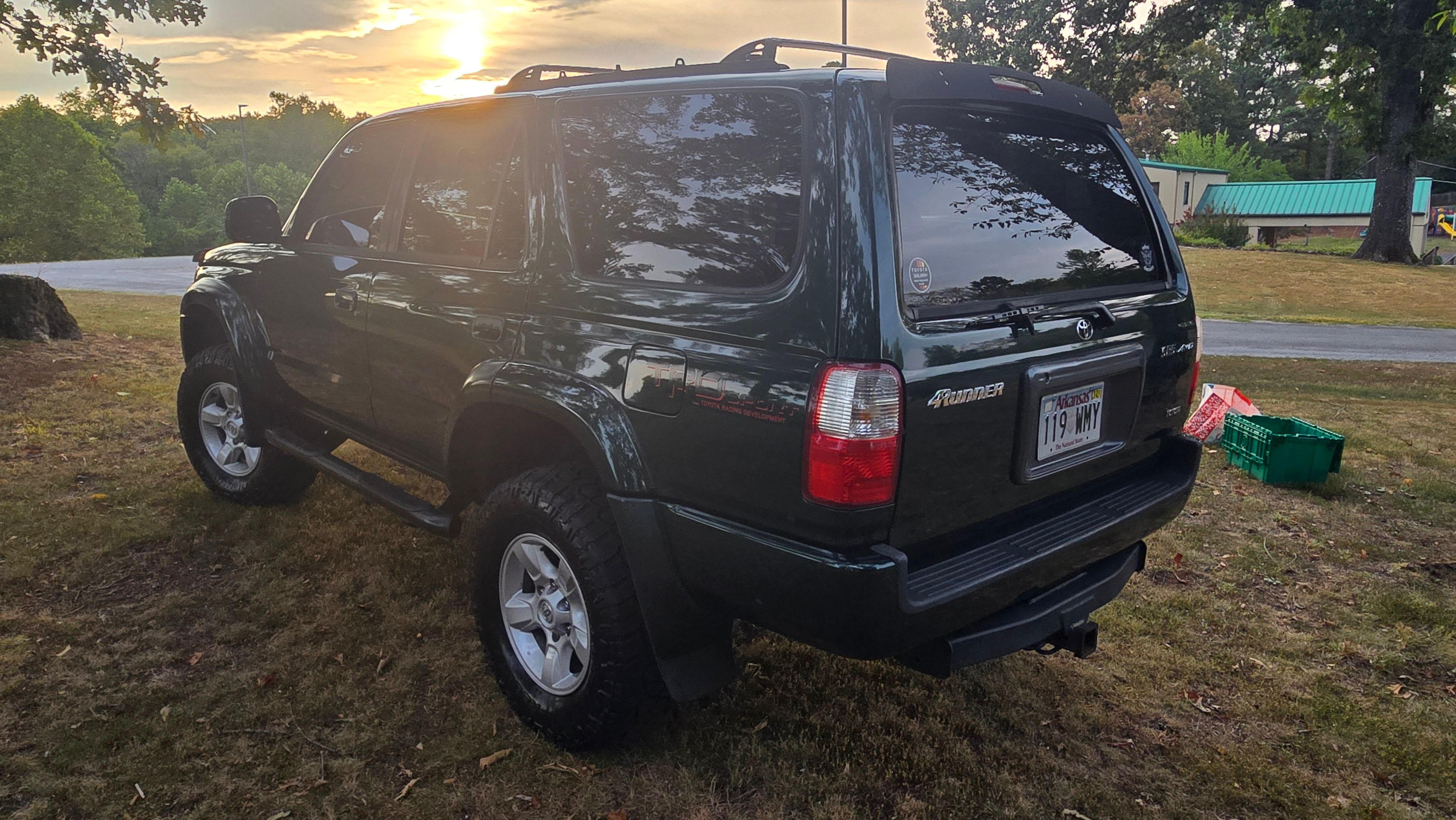 Used 2000 Toyota 4Runner SR5 AWD/4WD image 9