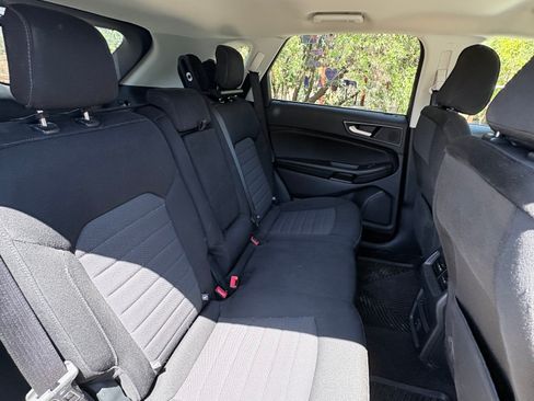 Used 2020 Ford Edge SE FWD image 9