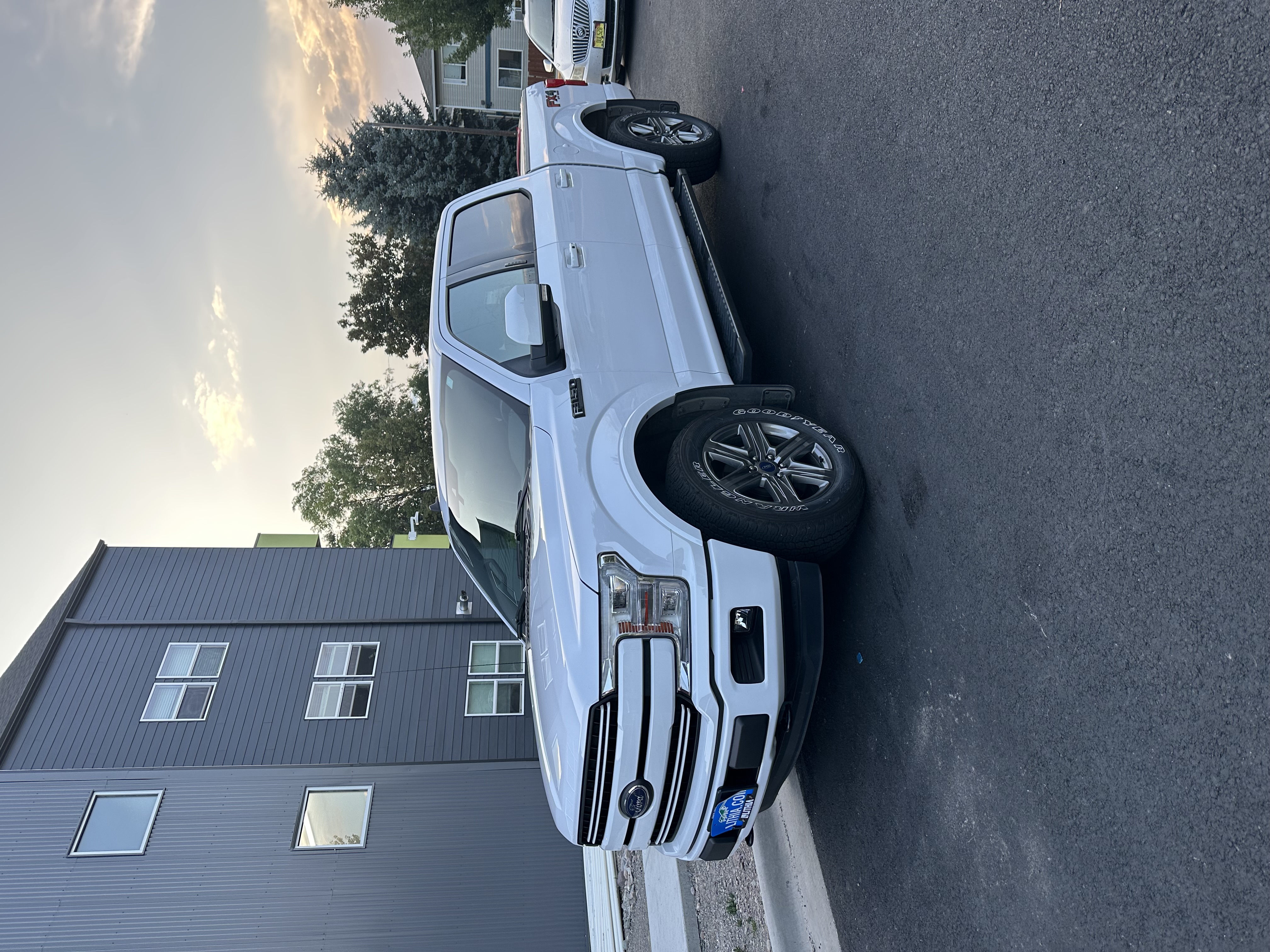 Used 2020 Ford F150 Lariat w/ Equipment Group 502A Luxury AWD/4WD image 1