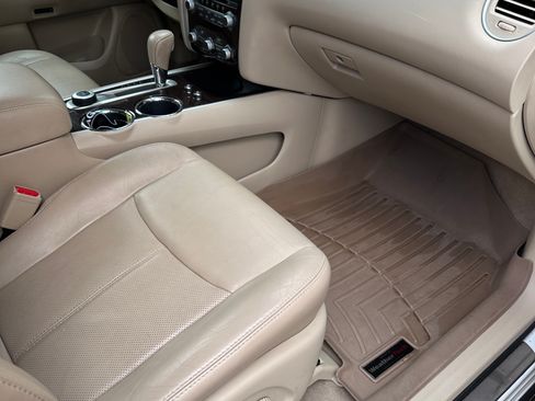 Used 2013 Nissan Pathfinder Platinum AWD/4WD image 8