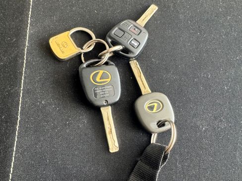 Used 2006 Lexus SC 430 Convertible RWD image 16