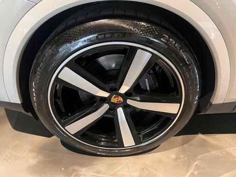 Used 2024 Porsche Cayenne Coupe AWD/4WD image 22