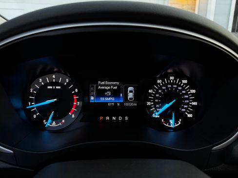 Used 2015 Ford Fusion SE image 12