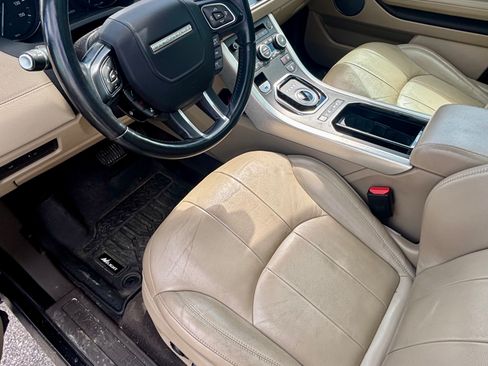 Used 2016 Land Rover Range Rover Evoque SE image 4