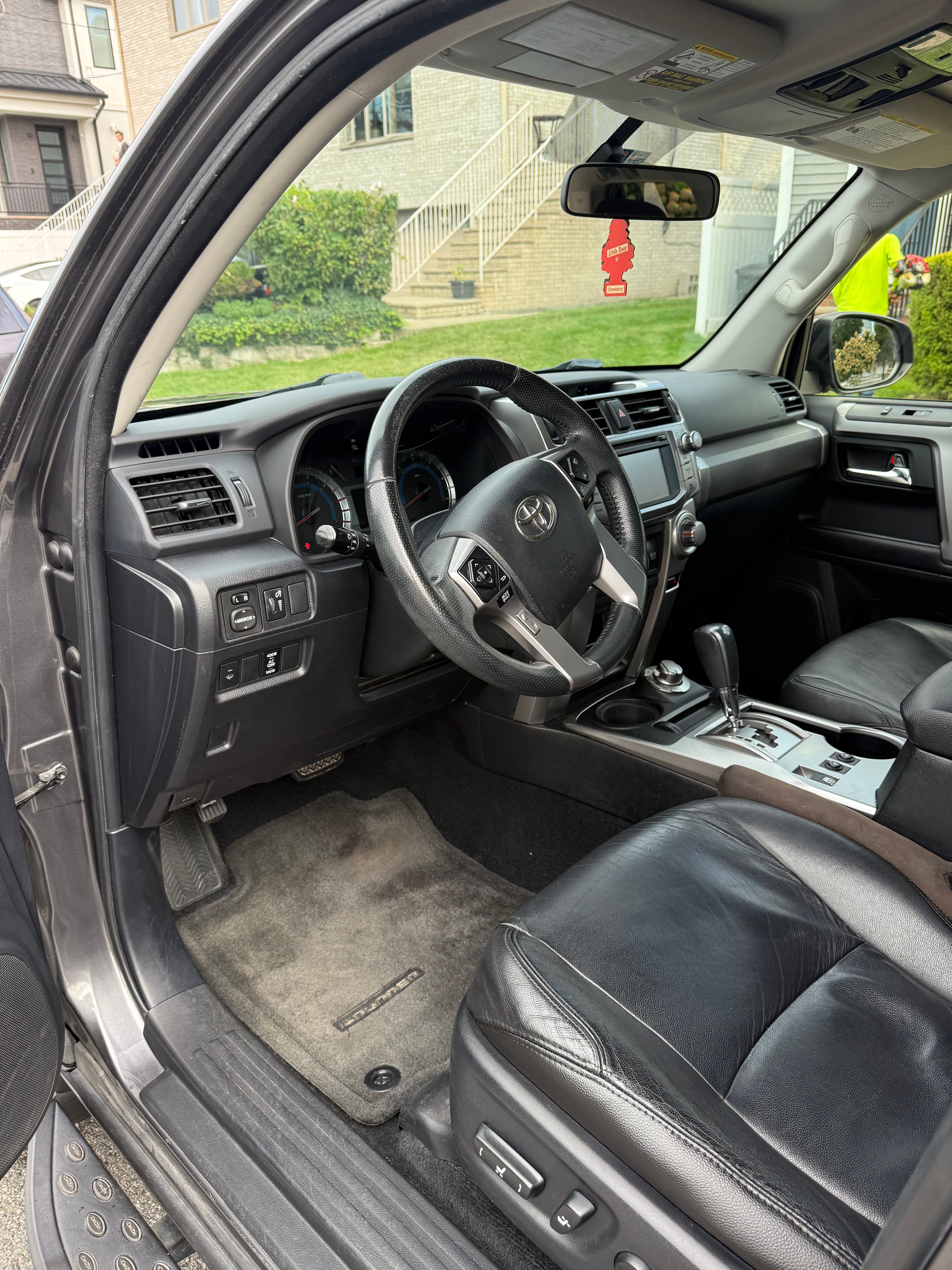 Used 2015 Toyota 4Runner SR5 AWD/4WD image 23