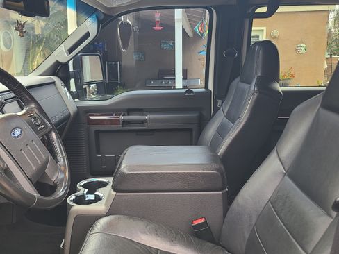Used 2010 Ford F250 Lariat image 6