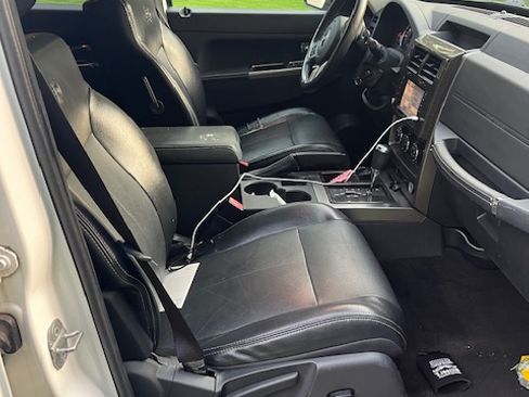 Used 2012 Jeep Liberty Limited Jet w/ Comfort/Convenience Group image 5