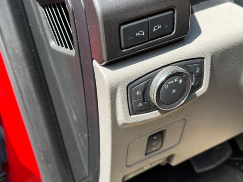 Used 2019 Ford F250 XLT w/ XLT Premium Package AWD/4WD image 12