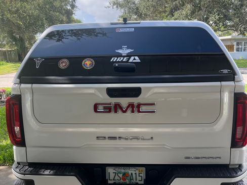 Used 2022 GMC Sierra 1500 Denali w/ Denali Reserve Package AWD/4WD image 17