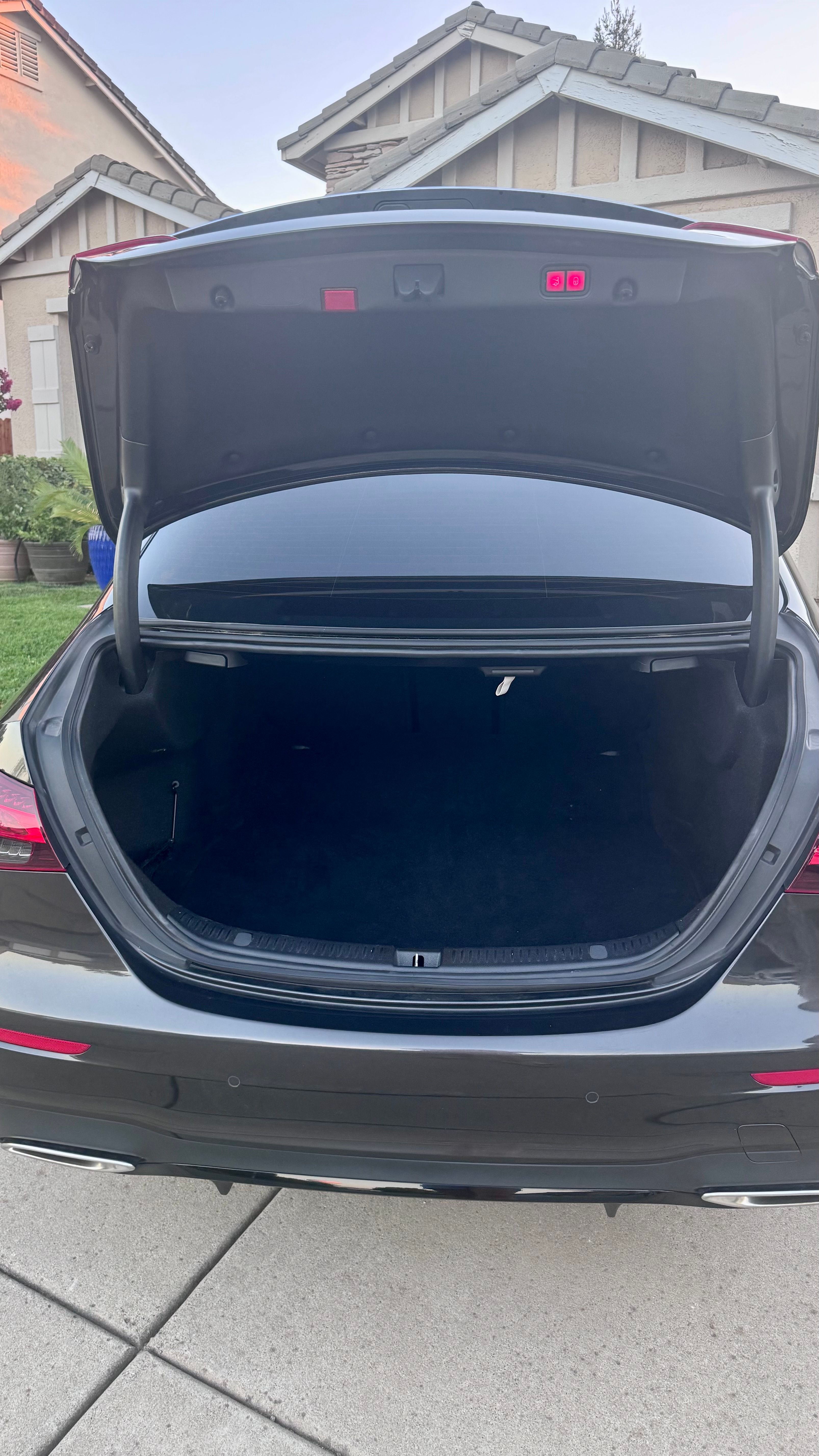 Used 2022 Mercedes-Benz E 350 Sedan image 9