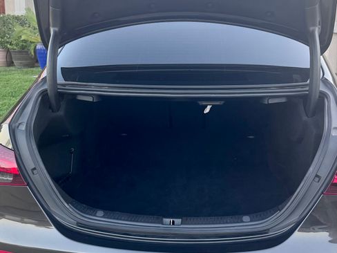 Used 2022 Mercedes-Benz E 350 Sedan image 9
