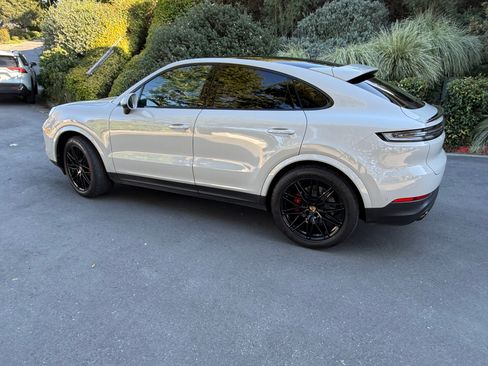 Used 2025 Porsche Cayenne S image 2