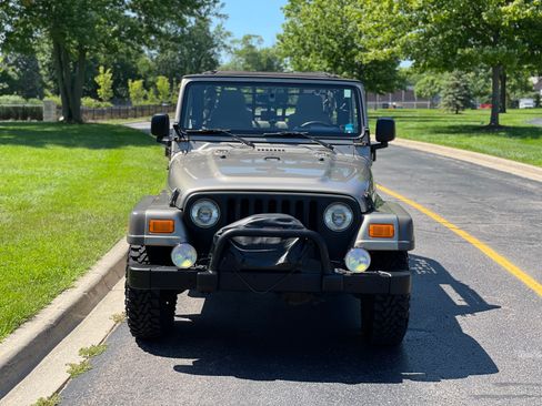 Used 2005 Jeep Wrangler Unlimited Rubicon w/ Sahara Edition Group image 12