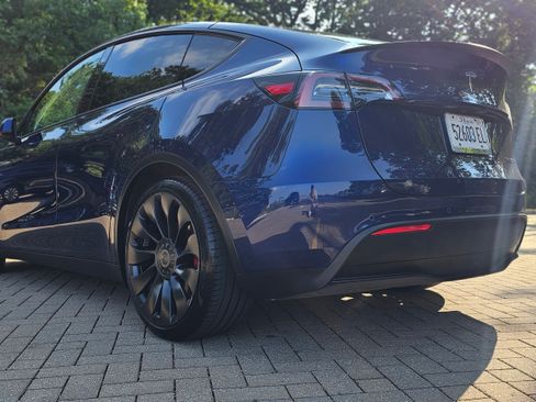 Used 2022 Tesla Model Y Performance AWD/4WD image 6