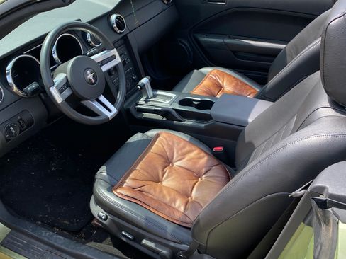 Used 2005 Ford Mustang GT Premium image 12