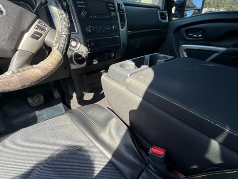 Used 2017 Nissan Titan SV image 11