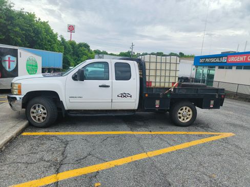 Used 2012 Chevrolet Silverado 3500 LT w/ Interior Plus Package AWD/4WD image 12