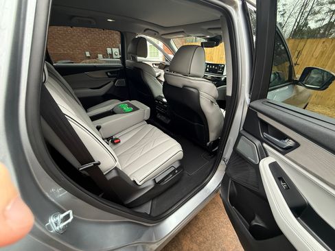 Used 2025 Acura MDX SH-AWD w/ Advance Package image 11