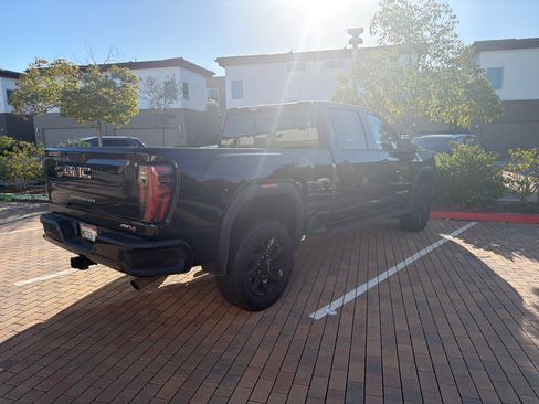 Used 2024 GMC Sierra 2500 AT4 w/ AT4 Premium Plus Package image 4